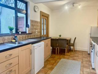 Leixlip 4-Bed Home Sleeps 6 Ideal for Groups - 5