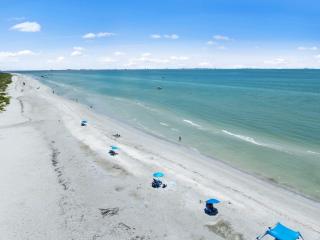 3rd-Floor Corner Unit w Gulf Views Heated Pool - 1