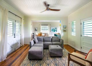 Emmanuel's ocean view cottage with private yard - 0