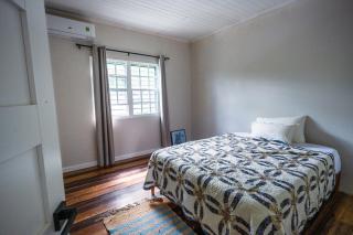 Emmanuel's ocean view cottage with private yard - 3