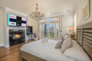 Beach Retreat- Walk to Beach, BBQ, Oceanview Rooftop & Firepit - 8