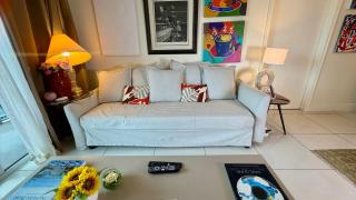 Urban Warmth Retreat - Miami - 9