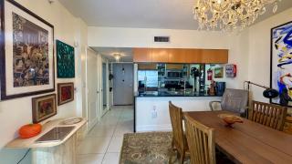 Urban Warmth Retreat - Miami - 4