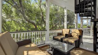 2701 Palm Boulevard by AvantStay Steps to the Beach Ping Pong Putting Green - 2