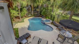 2701 Palm Boulevard by AvantStay Steps to the Beach Ping Pong Putting Green - 1