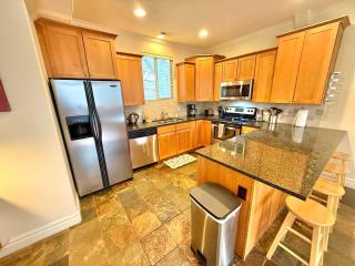 Spacious Townhome Near Downtown - 3