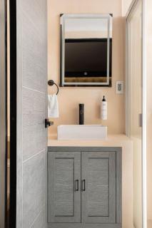 Miranthia Hotel Business and family - 4