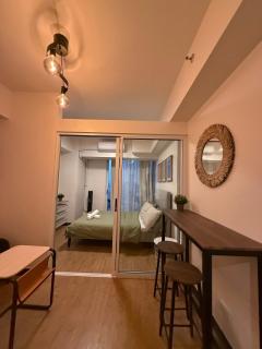 1-BR Spacious Condo Unit The Lawn - 3