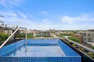 Designer Oasis - Hot Tub & Free Parking - 8