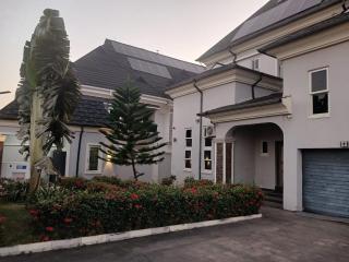 Premium 3 Bedroom Villa Upscale Alagbaka Area - 8