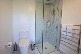 Stylish 2BR Retreat by Te Kaha Stadium - 4