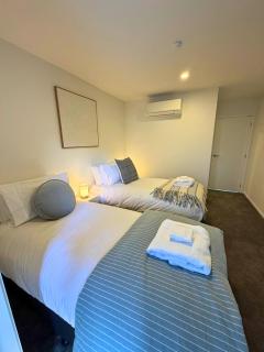 Central 2BR Townhouse Close to Te Kaha Stadium - 9