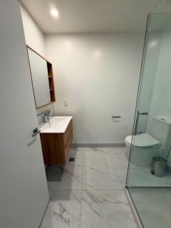 Central 2BR Townhouse Close to Te Kaha Stadium - 4