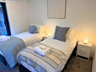 Central 2BR Townhouse Close to Te Kaha Stadium - 5