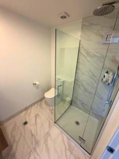 Contemporary 2BR Stay Near Te Kaha - 3