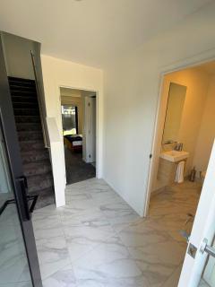 Contemporary 2BR Stay Near Te Kaha - 5