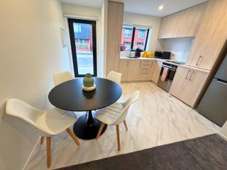 Modern 2BR Townhouse by Te Kaha Stadium - 4