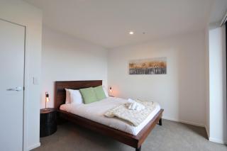 Fresh 1 Bedroom Apartment Close to Te Kaha Stadium - 6