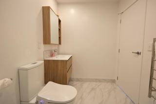 Fresh 1 Bedroom Apartment Close to Te Kaha Stadium - 1