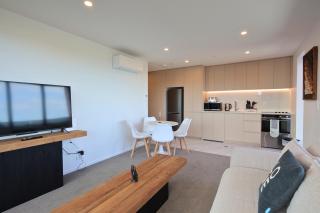 Fresh 1 Bedroom Apartment Close to Te Kaha Stadium - 4