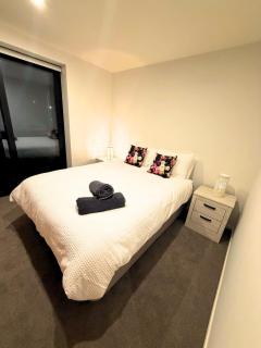 2 Bedroom Delight near Te Kaha Stadium - 4