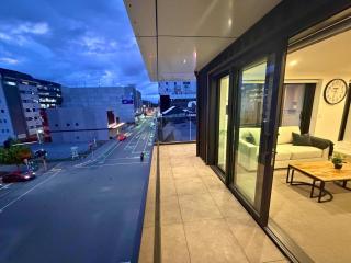 Modern 2BR Apartment by Te Kaha Stadium - 3