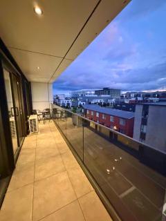 Modern 2BR Apartment by Te Kaha Stadium - 9
