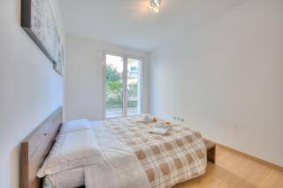 Rebecca Garden - Happy Rentals - 6