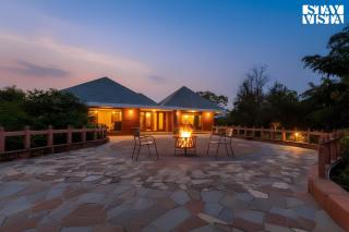 StayVista at Morbaugh Palace- Outdoor pool, WiFi & BBQ - 9