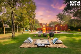 StayVista at Morbaugh Palace- Outdoor pool, WiFi & BBQ - 8