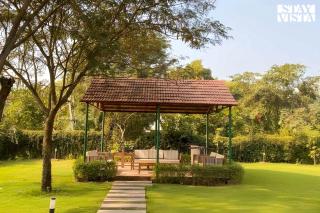 StayVista at Morbaugh Palace- Outdoor pool, WiFi & BBQ - 6