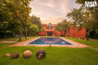 StayVista at Morbaugh Palace- Outdoor pool, WiFi & BBQ - 4