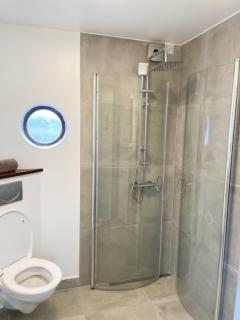 5-star houseboat of 125 m2 with its own bathing jetty - 5