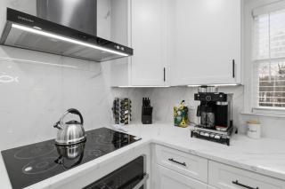 Brand New Modern Home 4BR-3BA Stylish Cozy - 9