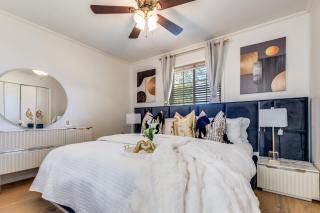 The Homestead Luxury Cozy 2BR Apartment in Nacogdoches Near SFA University and Downtown Pet Friendly Business Ready Extended Stays Welcome with Self Check In High Speed WiFi Full Kitchen In Unit Laundry Private Parking and Quiet Comfort - 8