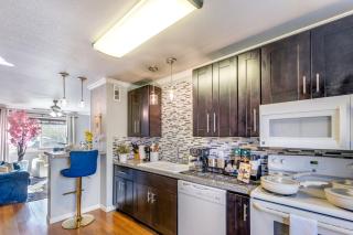 The Homestead Luxury Cozy 2BR Apartment in Nacogdoches Near SFA University and Downtown Pet Friendly Business Ready Extended Stays Welcome with Self Check In High Speed WiFi Full Kitchen In Unit Laundry Private Parking and Quiet Comfort - 9