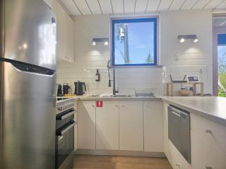 The Hideaway - Lake Views I Ski & Bike Storage I Central Jindabyne I Free WiFi I BBQ I Parking - 2