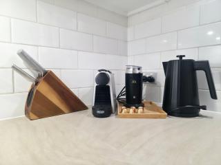 The Hideaway - Lake Views I Ski & Bike Storage I Central Jindabyne I Free WiFi I BBQ I Parking - 8