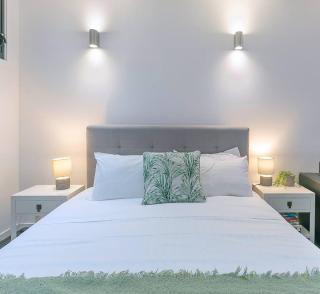 Kelvin Grove Corner Near QUT Campus Dining and CBD - 2