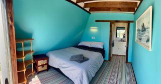 Bush to Beach, Hot Water Beach - 4