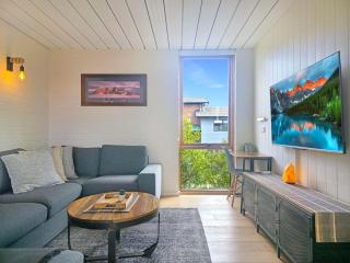 The Hideaway - Lake Views I Ski & Bike Storage I Central Jindabyne I Free WiFi I BBQ I Parking - 3