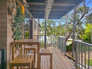 The Hideaway - Lake Views I Ski & Bike Storage I Central Jindabyne I Free WiFi I BBQ I Parking - 1