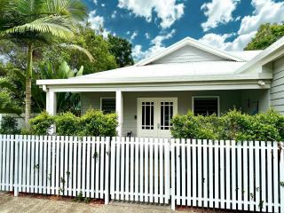 Bamboo Villa - Pet friendly luxury Villa next to Botanical Gardens - 0