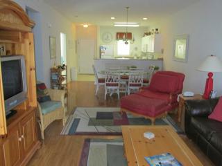 Waterway View 2BR • First-Floor Balcony • Pools • Dock Access • Carolina Keyes 1203 - 3