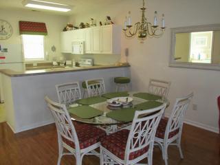 Waterway View 2BR • First-Floor Balcony • Pools • Dock Access • Carolina Keyes 1203 - 1