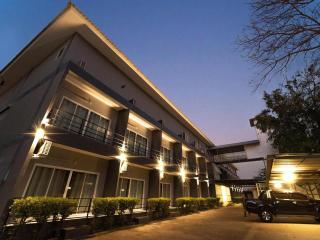 B2 Nakhon Sawan Boutique & Budget Hotel - 8
