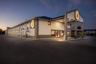 Super 8 by Wyndham Valdosta GA I-75 - 4