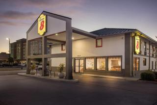 Super 8 by Wyndham Valdosta GA I-75 - 2