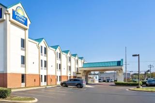 Days Inn & Suites by Wyndham Ridgeland - 9