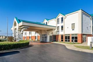 Days Inn & Suites by Wyndham Ridgeland - 0